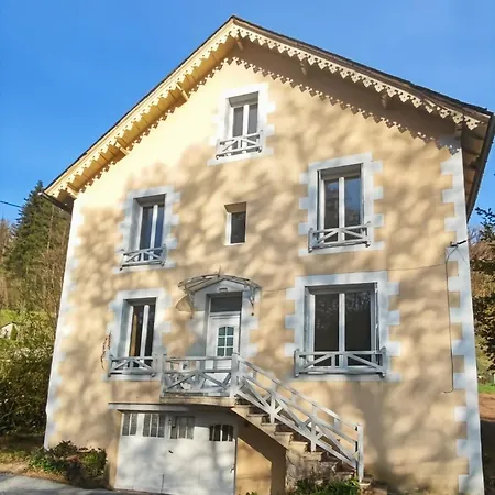 Maison Des Annees 30 - - 4 Personnes Vic-sur-Cère